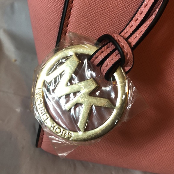 MK Sheila med faux saffiano leather satchel in a great pink shade - new!! - Picture 4 of 9